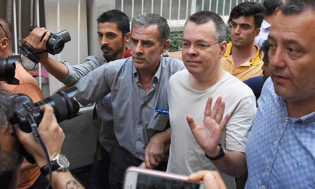 Οι διαδρομές, τα sms και οι μυστικοί μάρτυρες: Αυτό είναι το κατηγορητήριο για τον πάστορα Μπράνσον